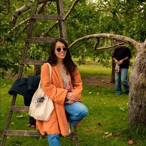 Meet your Posher, Laura